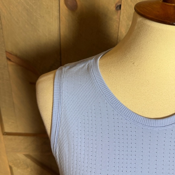 Athleta In Motion seamless athletic top Light blue Size Medium - Picture 5 of 12